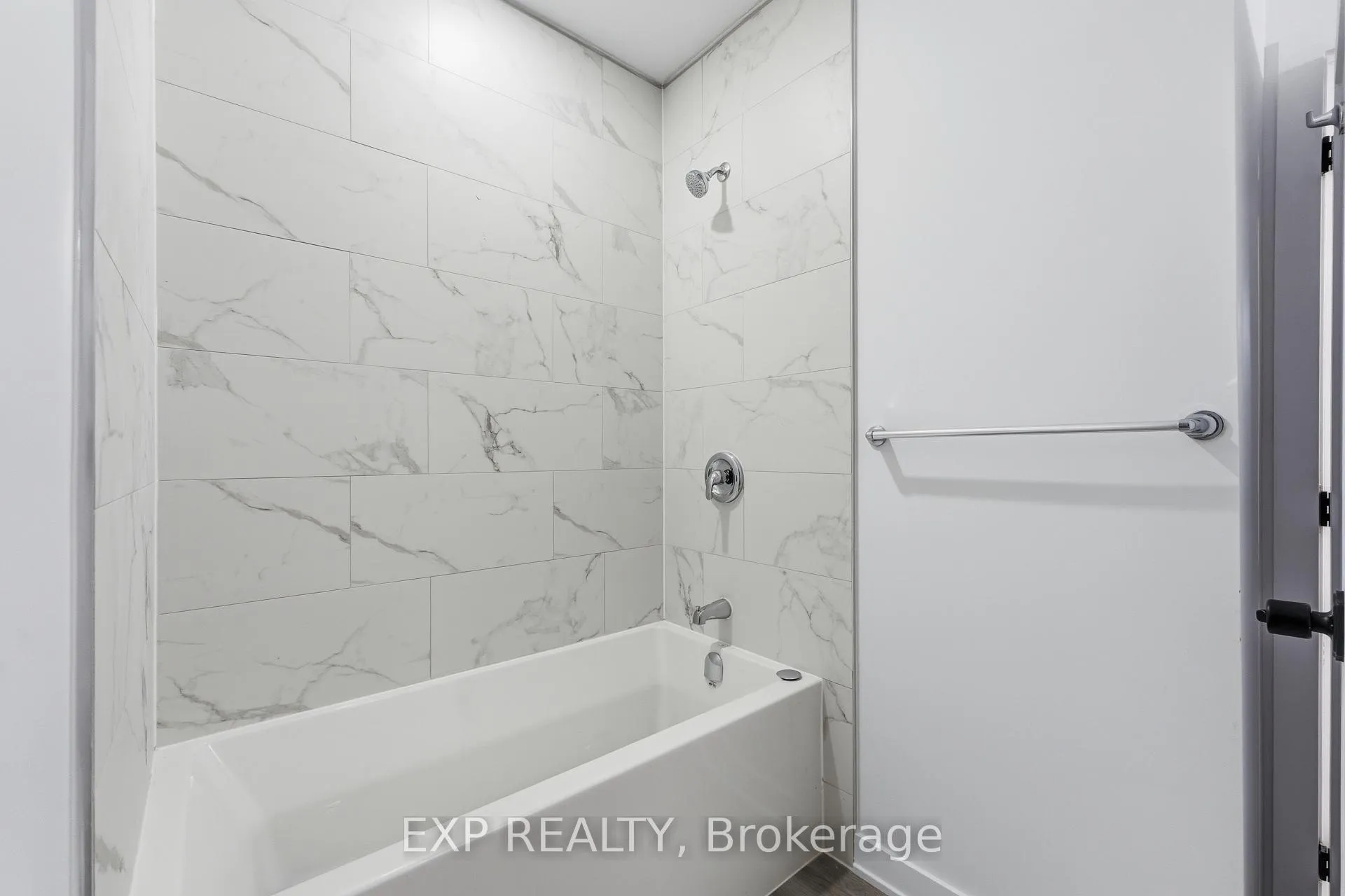 Photo 14 of Unit Unit C, 1375 Louis Lane, Ottawa, Cyrville Rd./Industrial Park — HOMEH