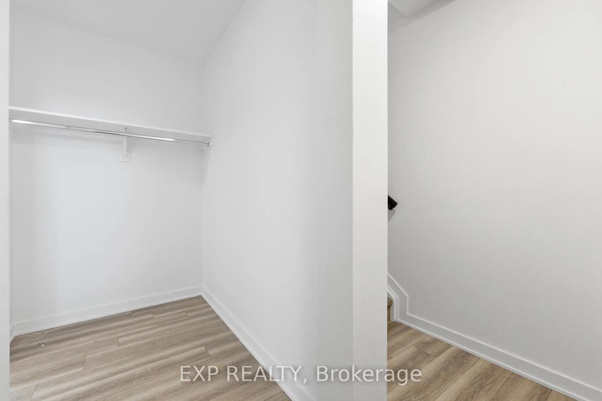 Photo 18 of Unit Unit C, 1375 Louis Lane, Ottawa, Cyrville Rd./Industrial Park — HOMEH
