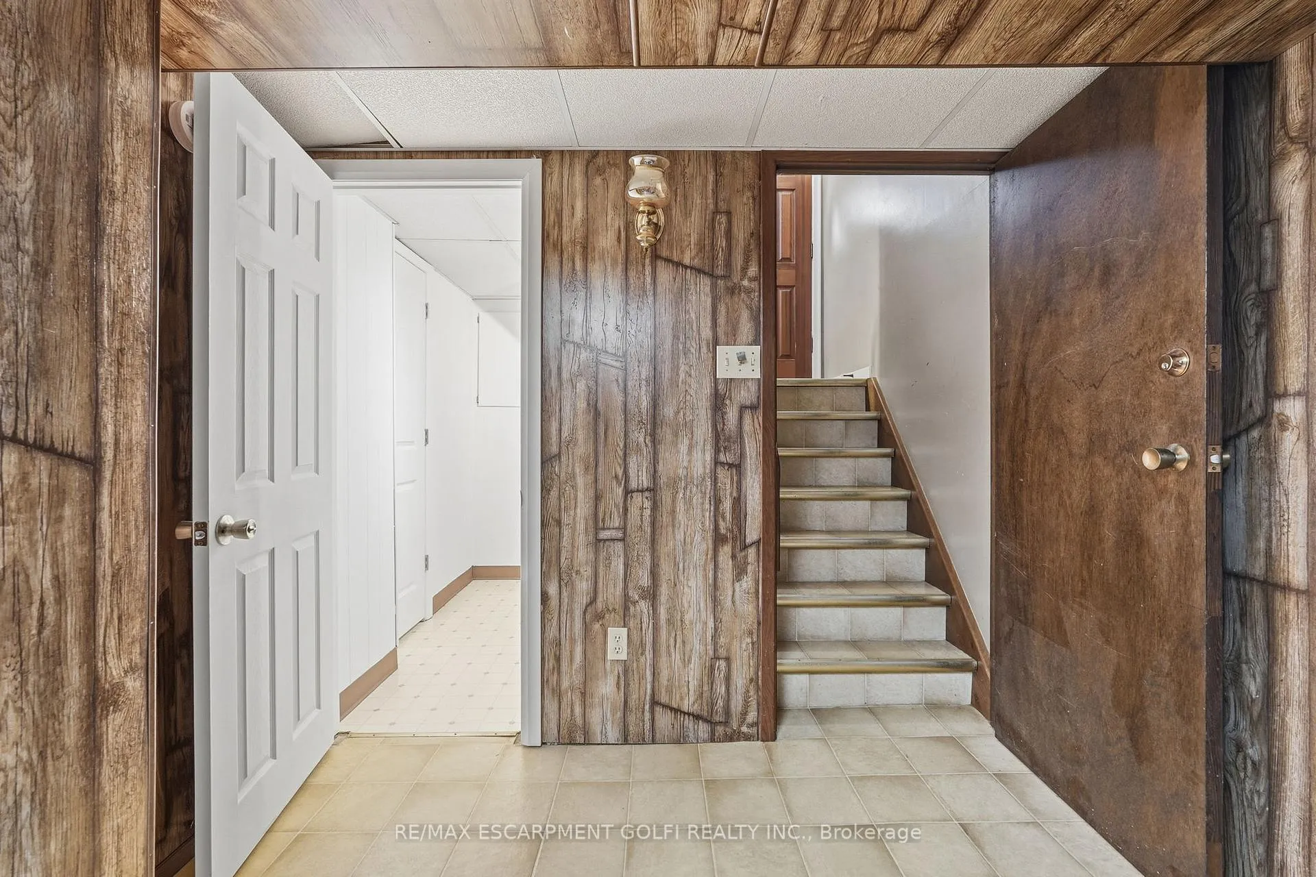 Photo 18 of 940 Brucedale Avenue E, Hamilton, Sunninghill — HOMEH