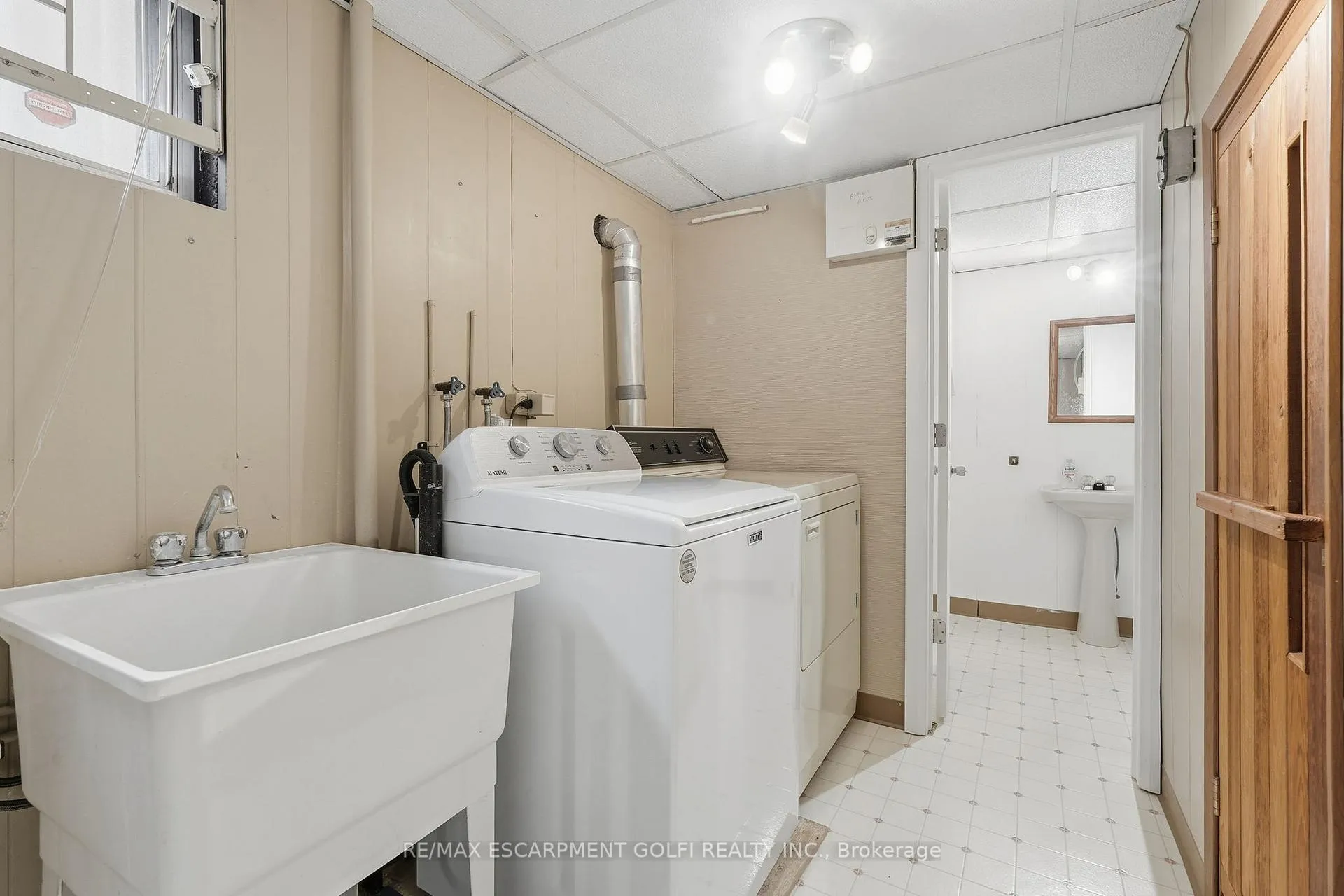 Photo 19 of 940 Brucedale Avenue E, Hamilton, Sunninghill — HOMEH