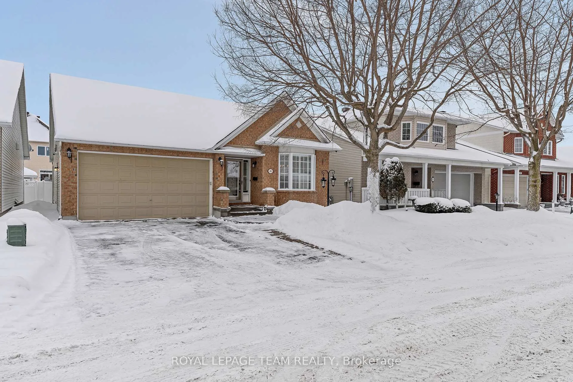 Front of 43 Settler's Ridge Way