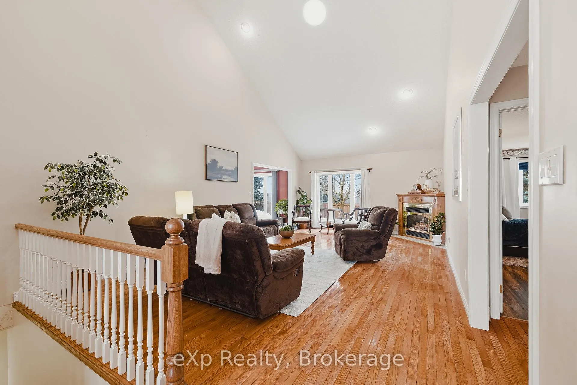 Photo 4 of 9 Parkview Drive, Wellesley — HOMEH