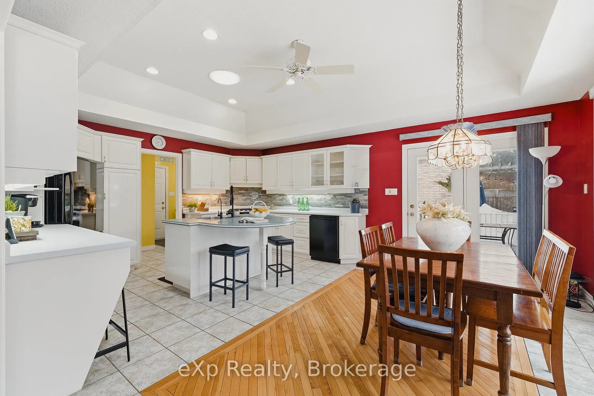 Photo 10 of 9 Parkview Drive, Wellesley — HOMEH