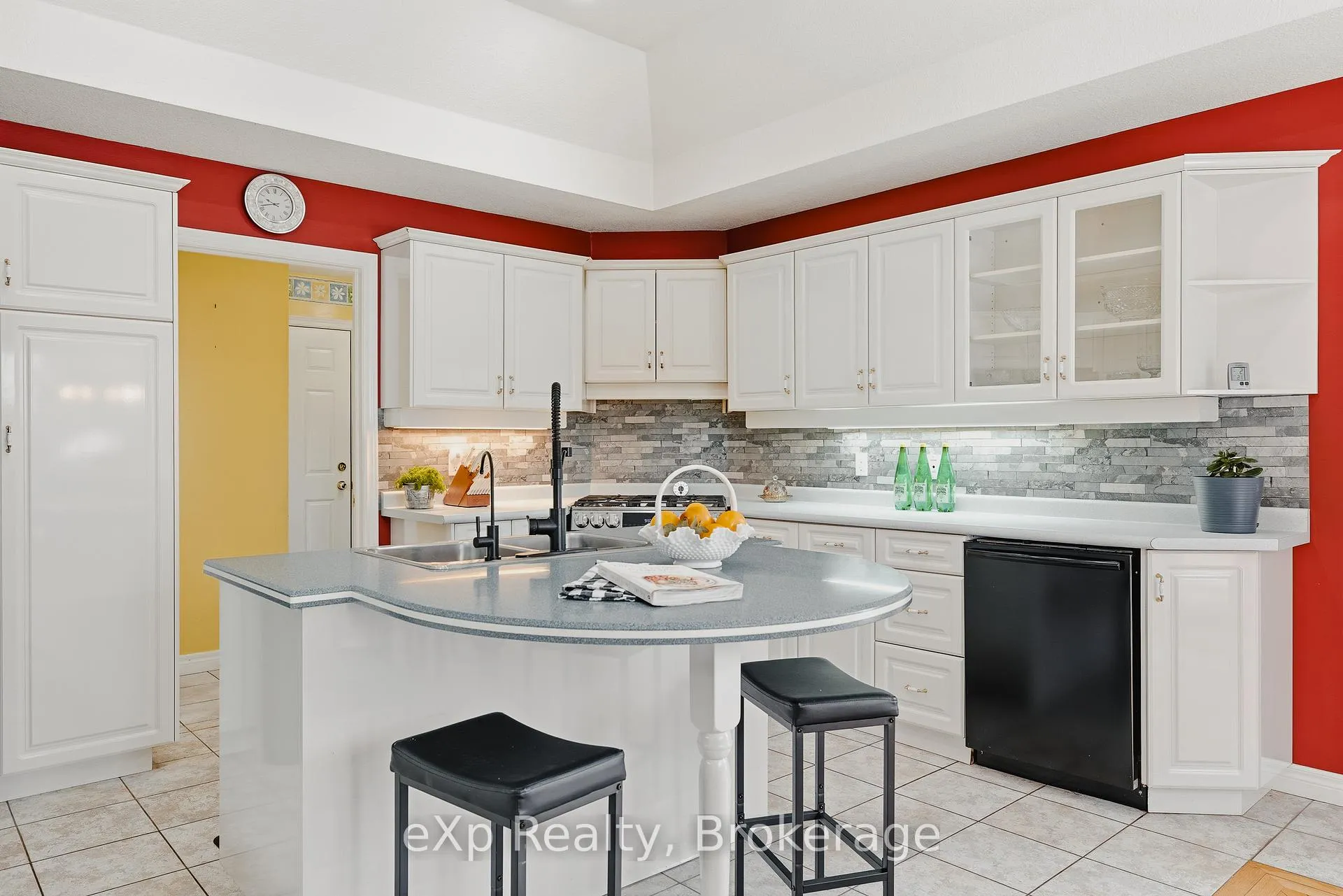 Photo 12 of 9 Parkview Drive, Wellesley — HOMEH