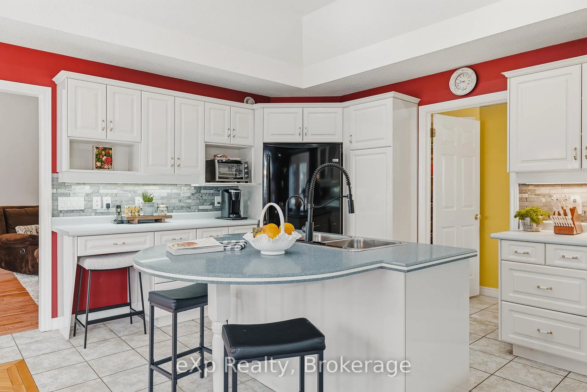 Photo 13 of 9 Parkview Drive, Wellesley — HOMEH