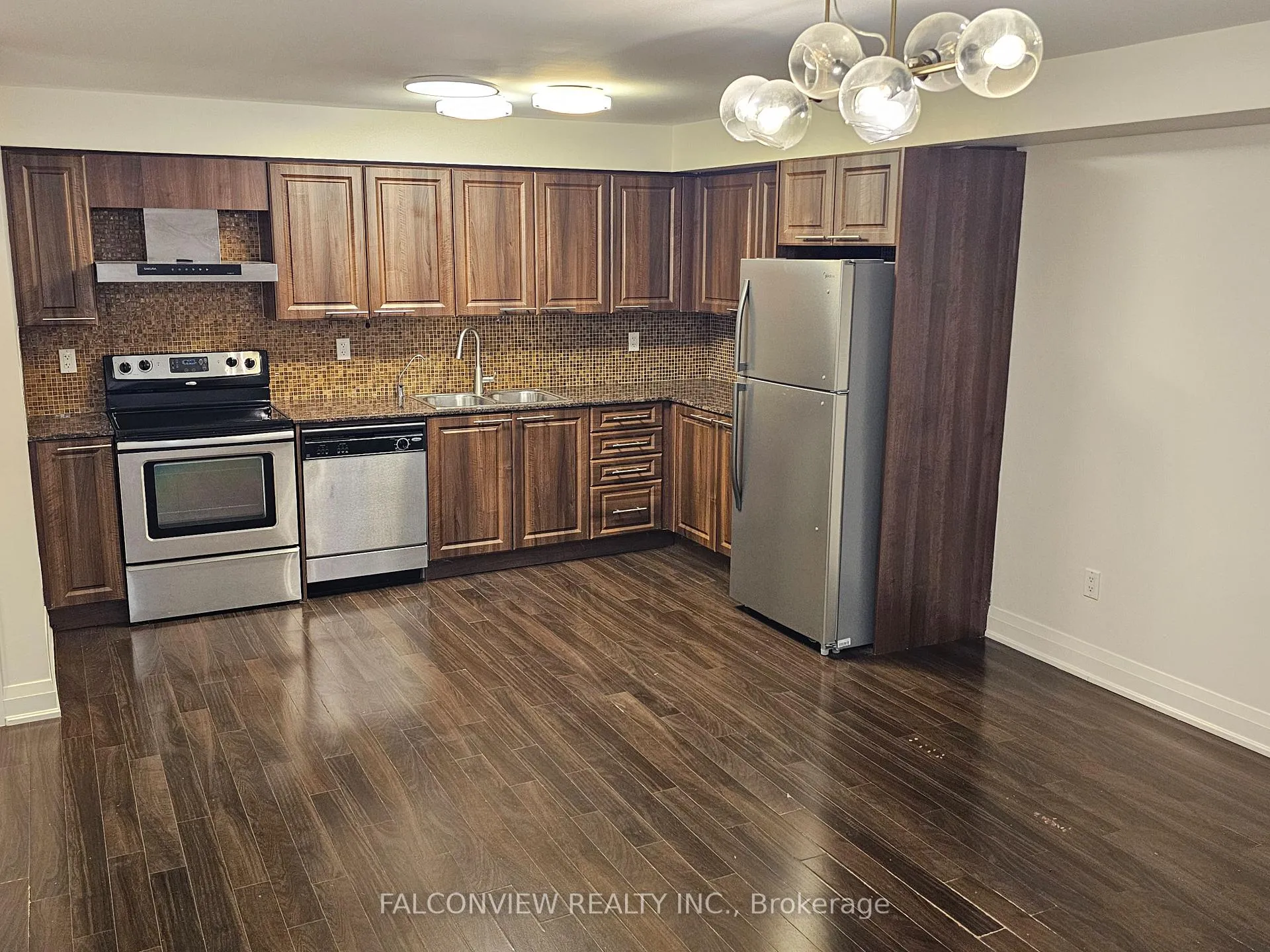 Photo 5 of Unit 125, 318 John Street, Markham, Aileen-Willowbrook — HOMEH