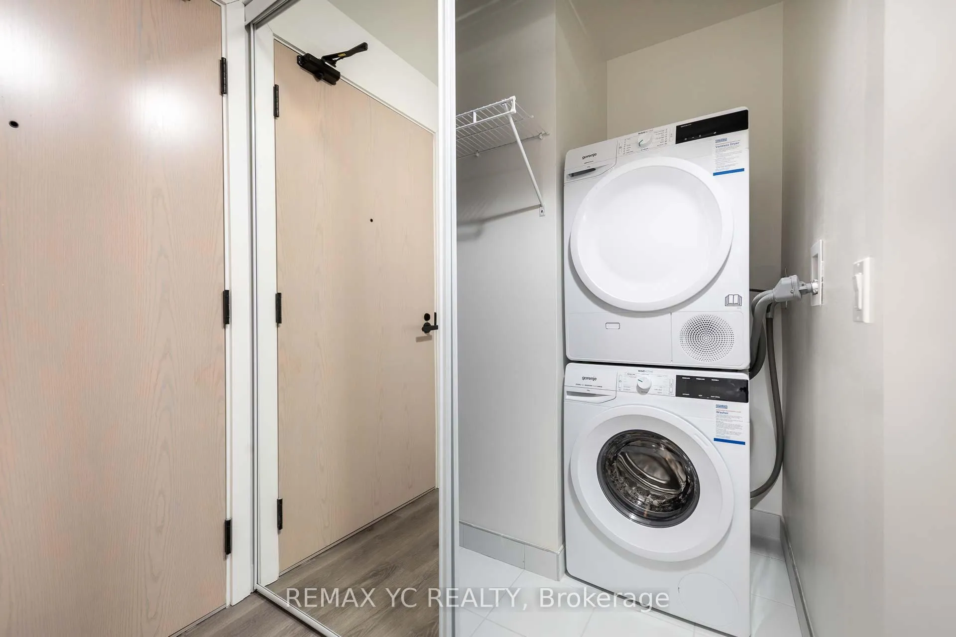 Photo 2 of Unit 3910, 28 Interchange Way, Vaughan, Vaughan Corporate Centre — HOMEH