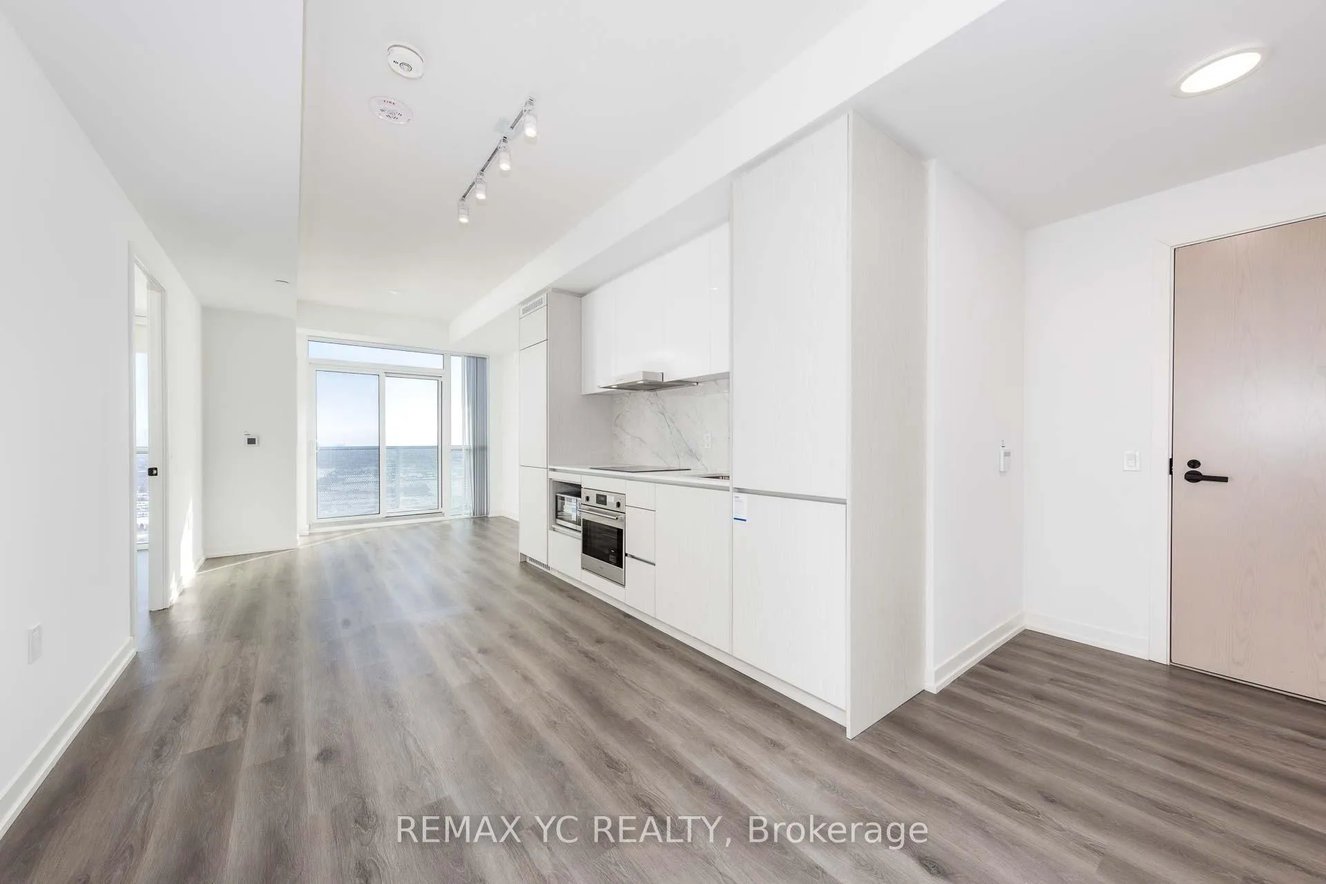 Photo 3 of Unit 3910, 28 Interchange Way, Vaughan, Vaughan Corporate Centre — HOMEH