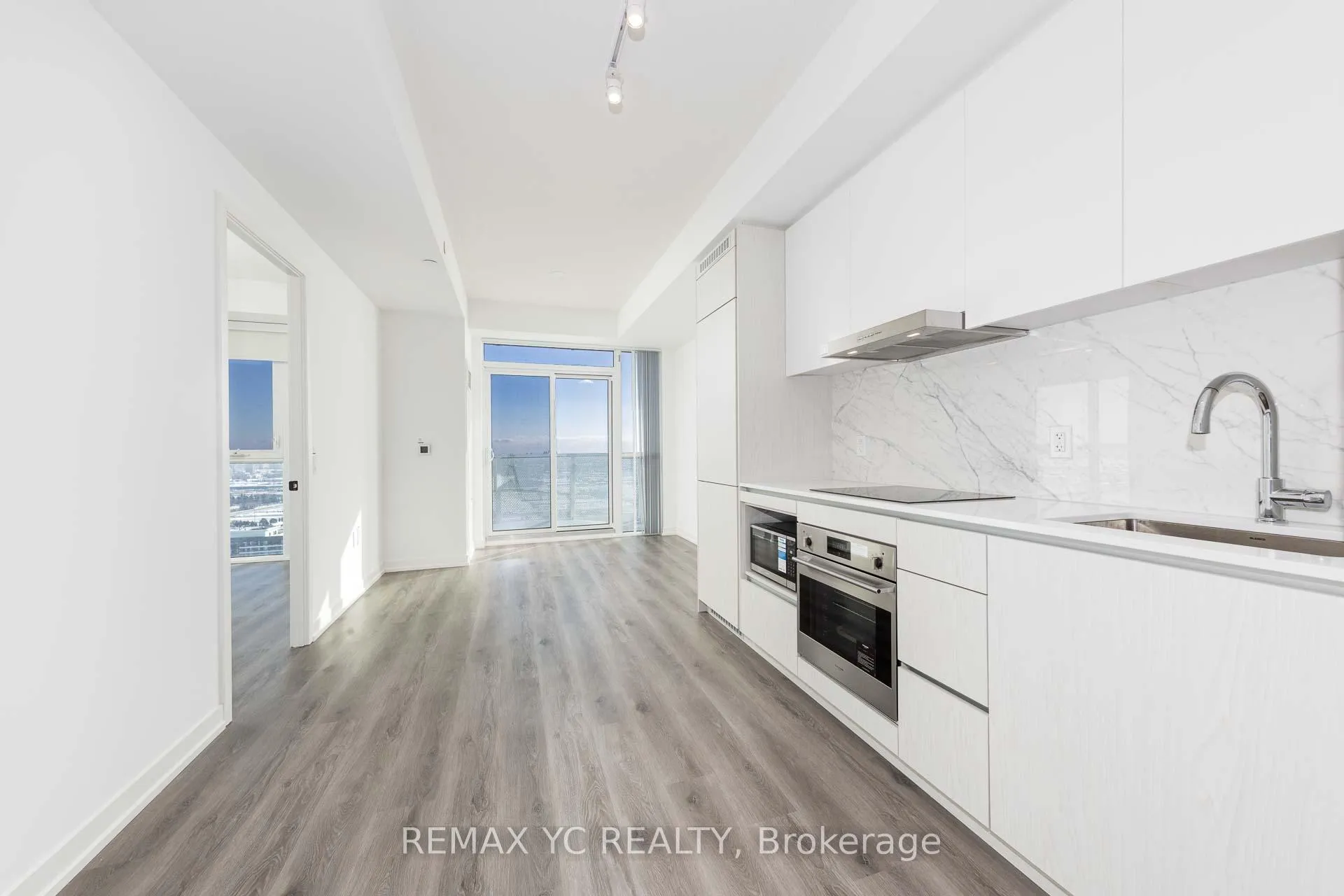 Photo 4 of Unit 3910, 28 Interchange Way, Vaughan, Vaughan Corporate Centre — HOMEH