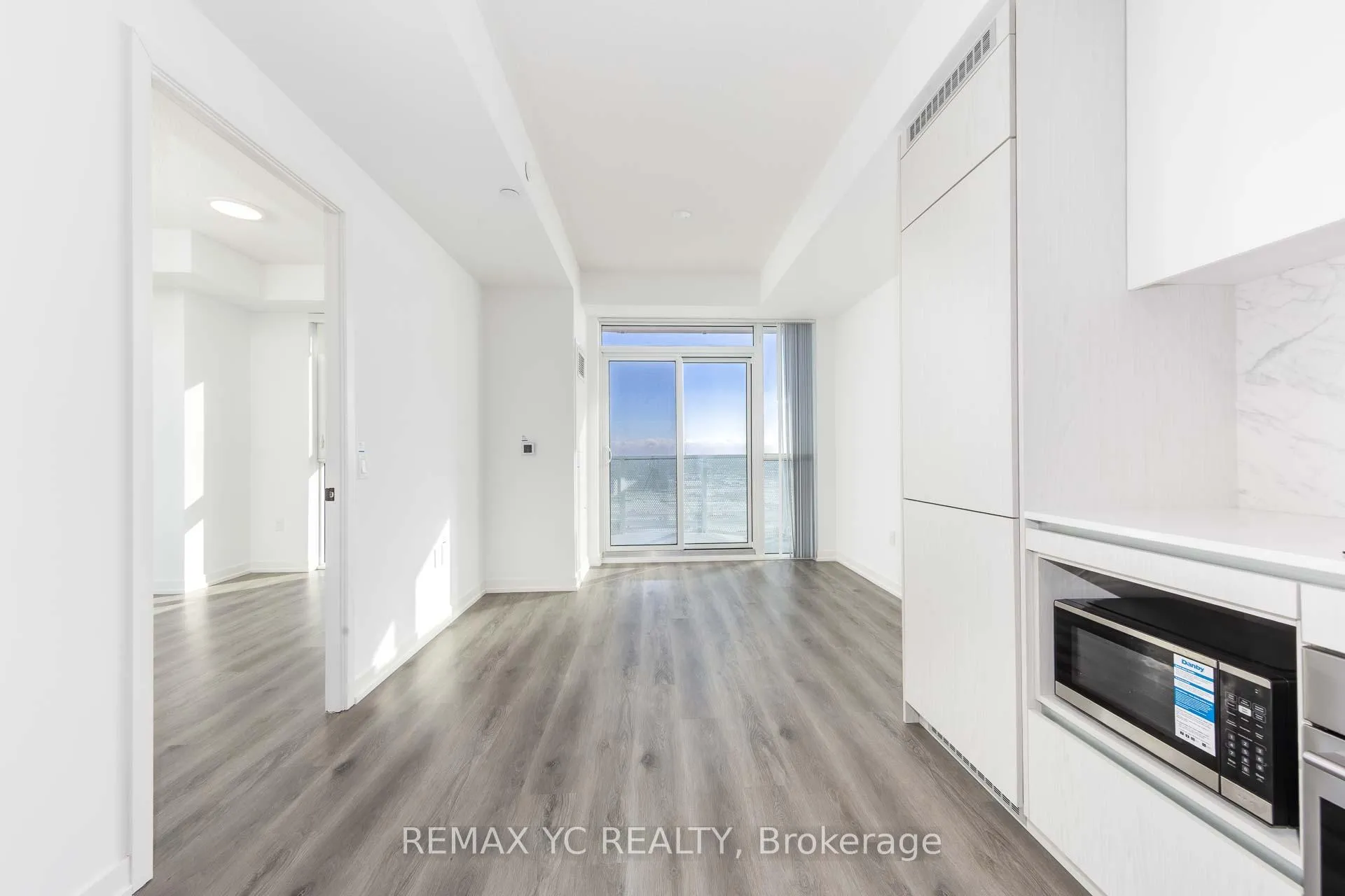 Photo 5 of Unit 3910, 28 Interchange Way, Vaughan, Vaughan Corporate Centre — HOMEH