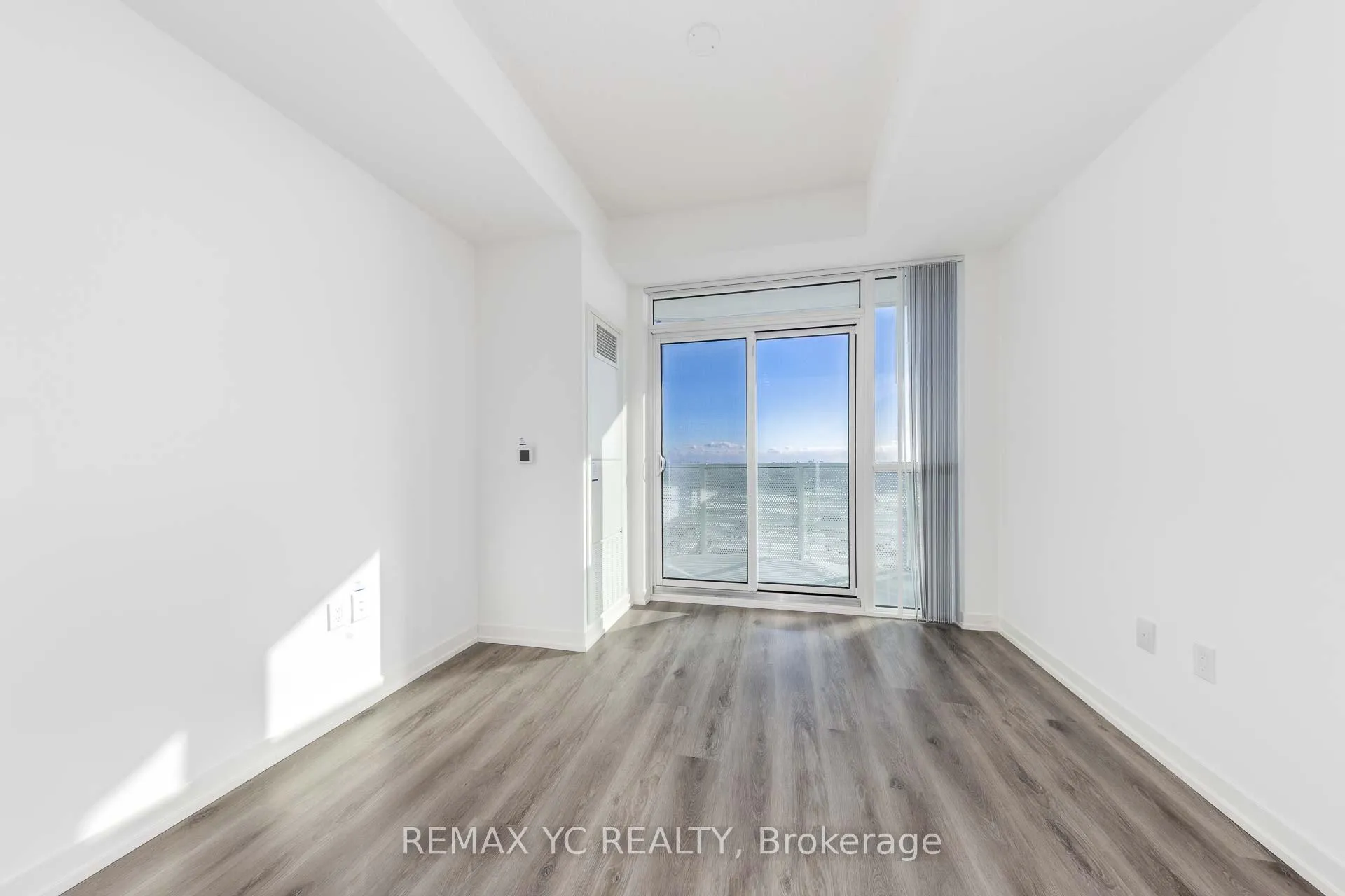 Photo 6 of Unit 3910, 28 Interchange Way, Vaughan, Vaughan Corporate Centre — HOMEH