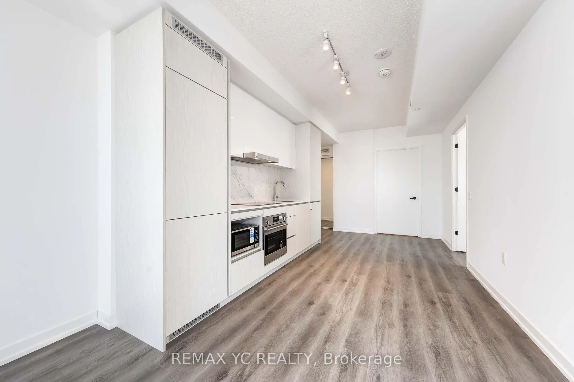 Photo 8 of Unit 3910, 28 Interchange Way, Vaughan, Vaughan Corporate Centre — HOMEH