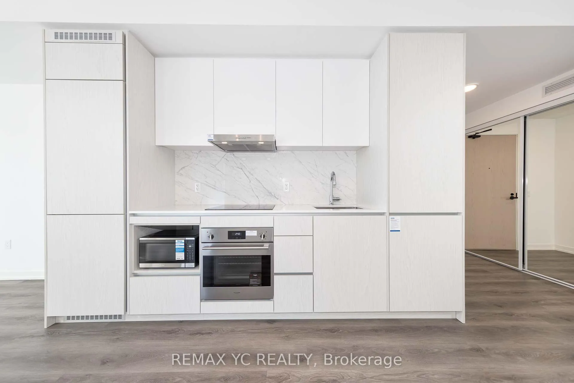 Photo 10 of Unit 3910, 28 Interchange Way, Vaughan, Vaughan Corporate Centre — HOMEH
