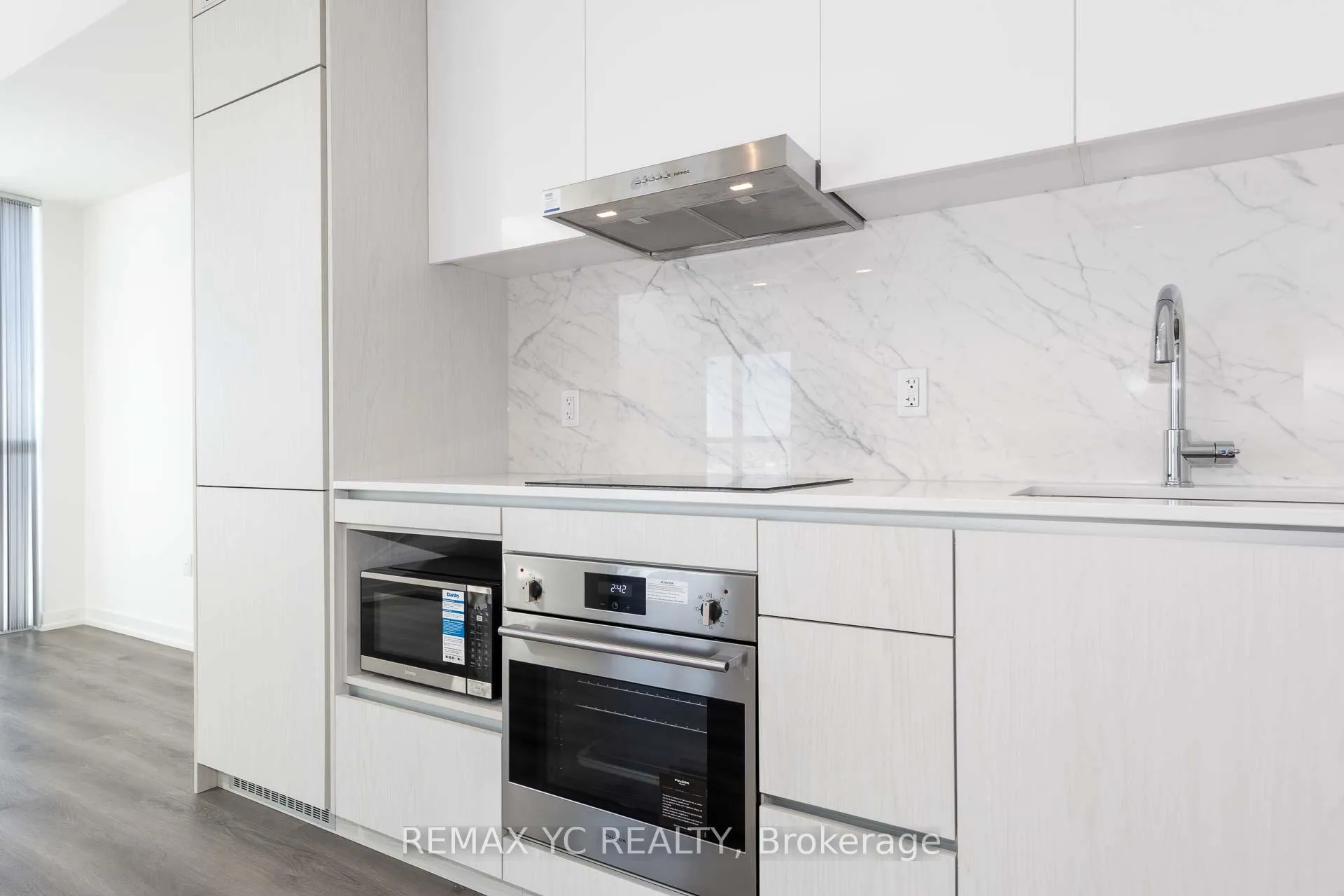 Photo 11 of Unit 3910, 28 Interchange Way, Vaughan, Vaughan Corporate Centre — HOMEH