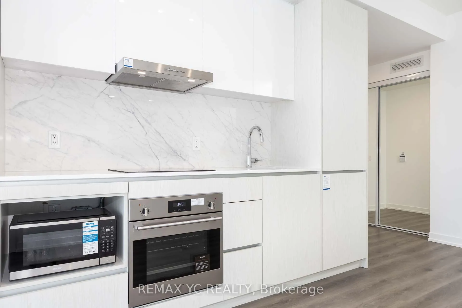 Photo 12 of Unit 3910, 28 Interchange Way, Vaughan, Vaughan Corporate Centre — HOMEH