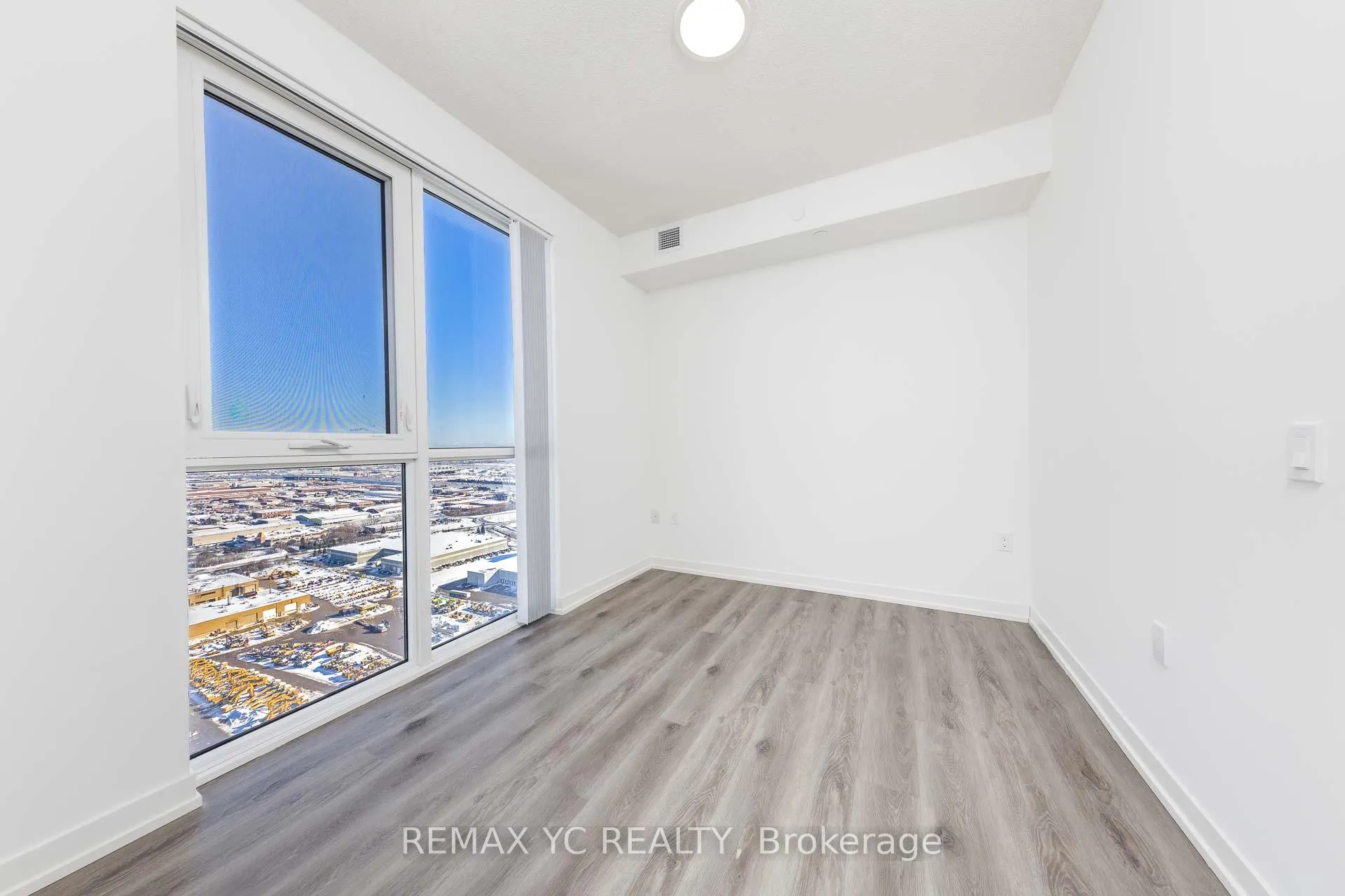 Photo 13 of Unit 3910, 28 Interchange Way, Vaughan, Vaughan Corporate Centre — HOMEH