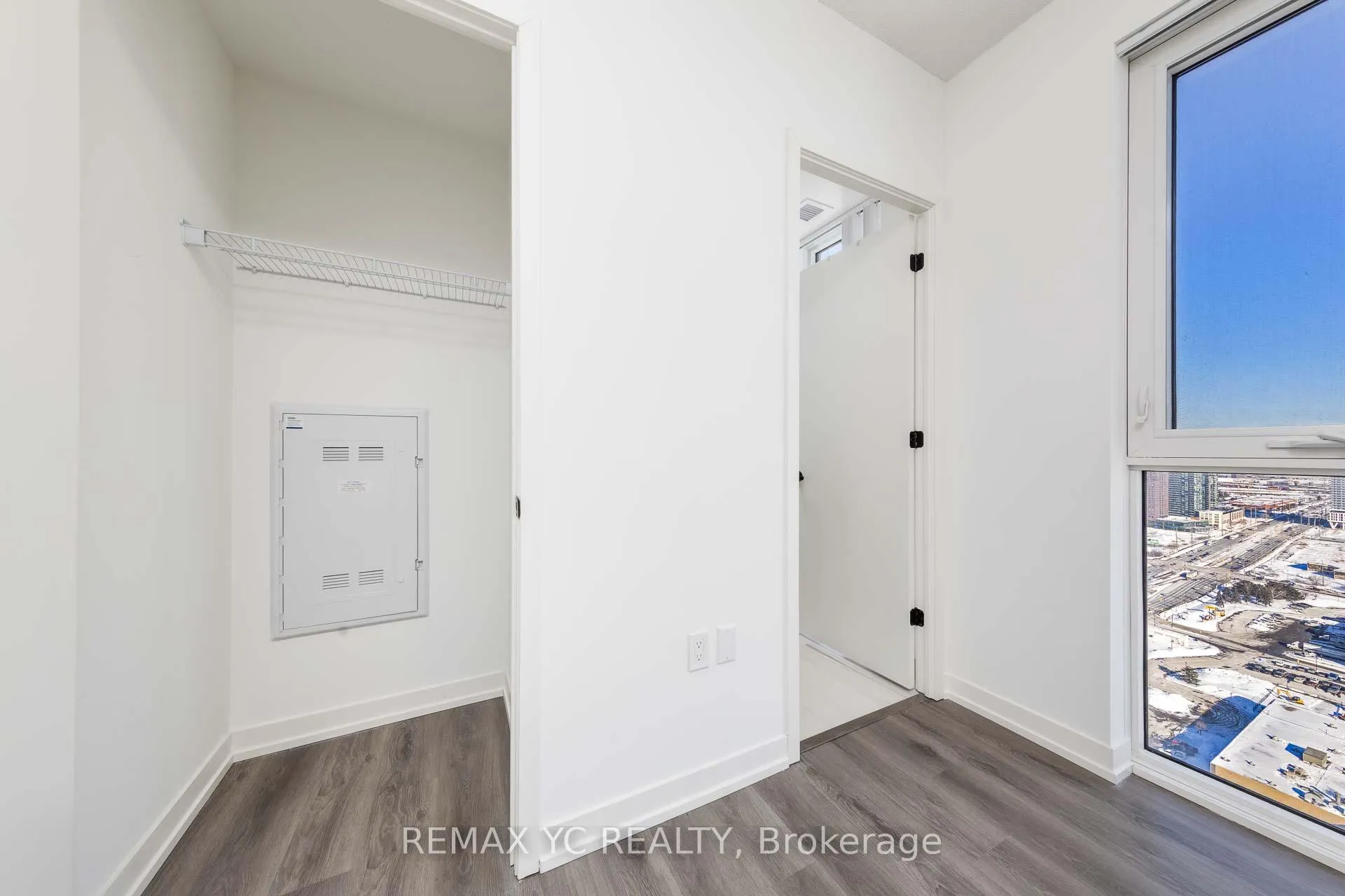Photo 15 of Unit 3910, 28 Interchange Way, Vaughan, Vaughan Corporate Centre — HOMEH