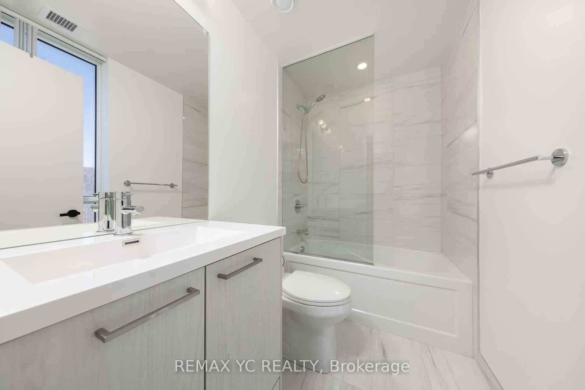 Photo 16 of Unit 3910, 28 Interchange Way, Vaughan, Vaughan Corporate Centre — HOMEH