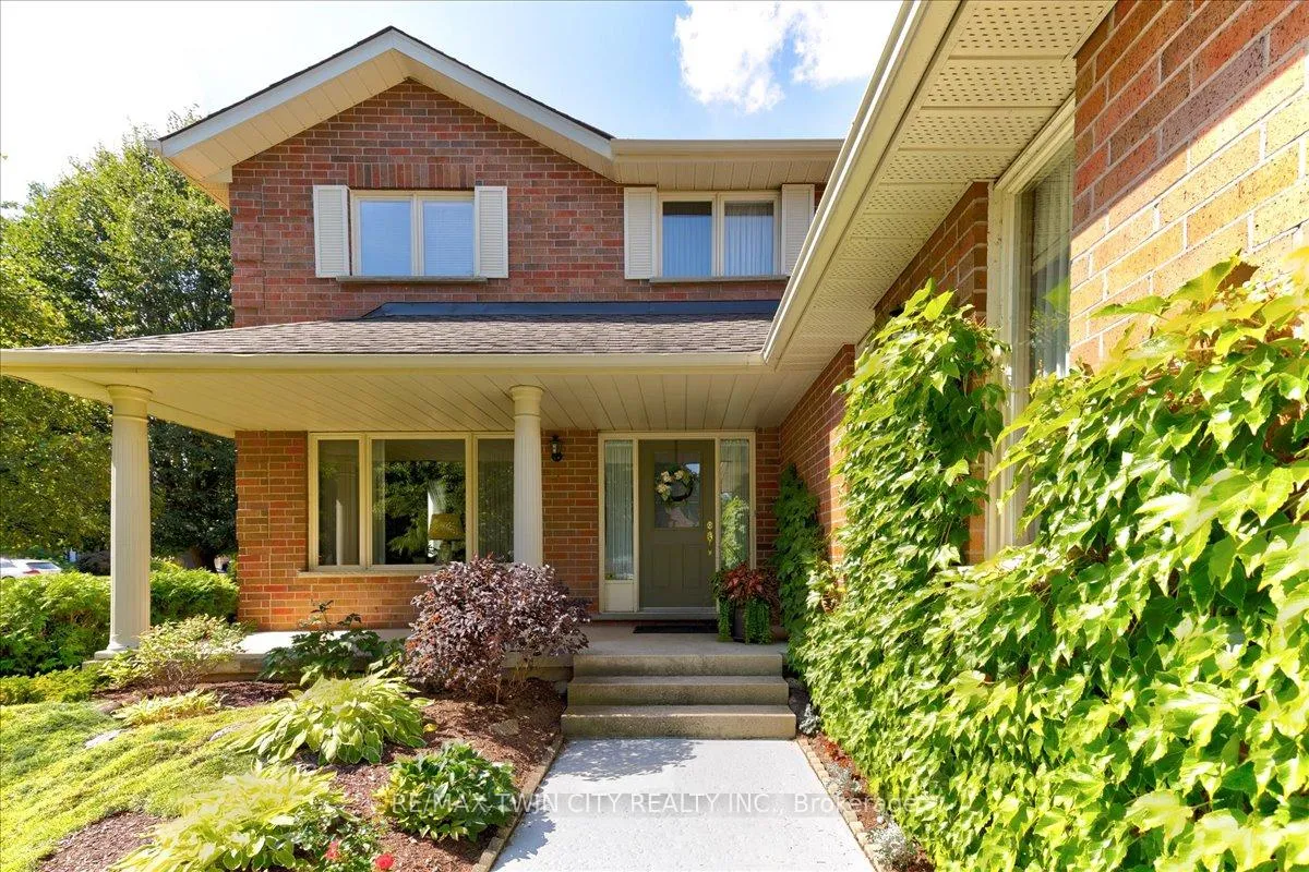 Photo 4 of 599 Stonebury Crescent, Waterloo — HOMEH