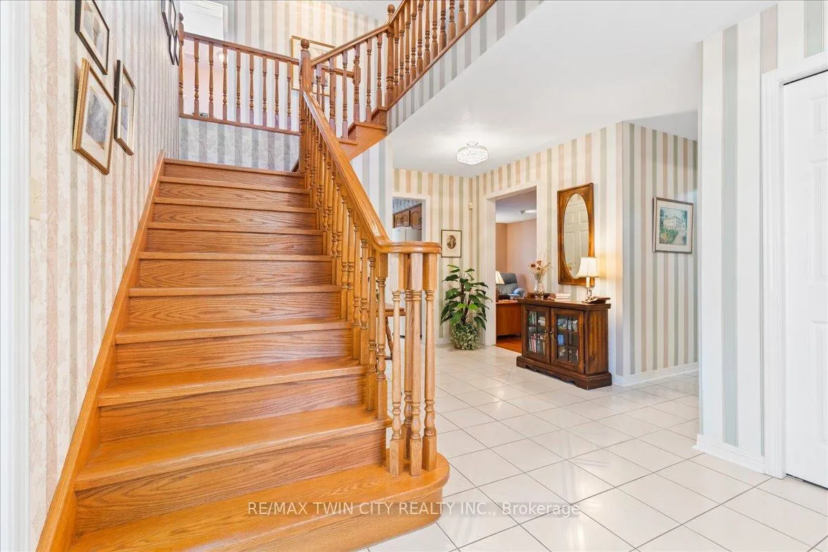 Photo 5 of 599 Stonebury Crescent, Waterloo — HOMEH