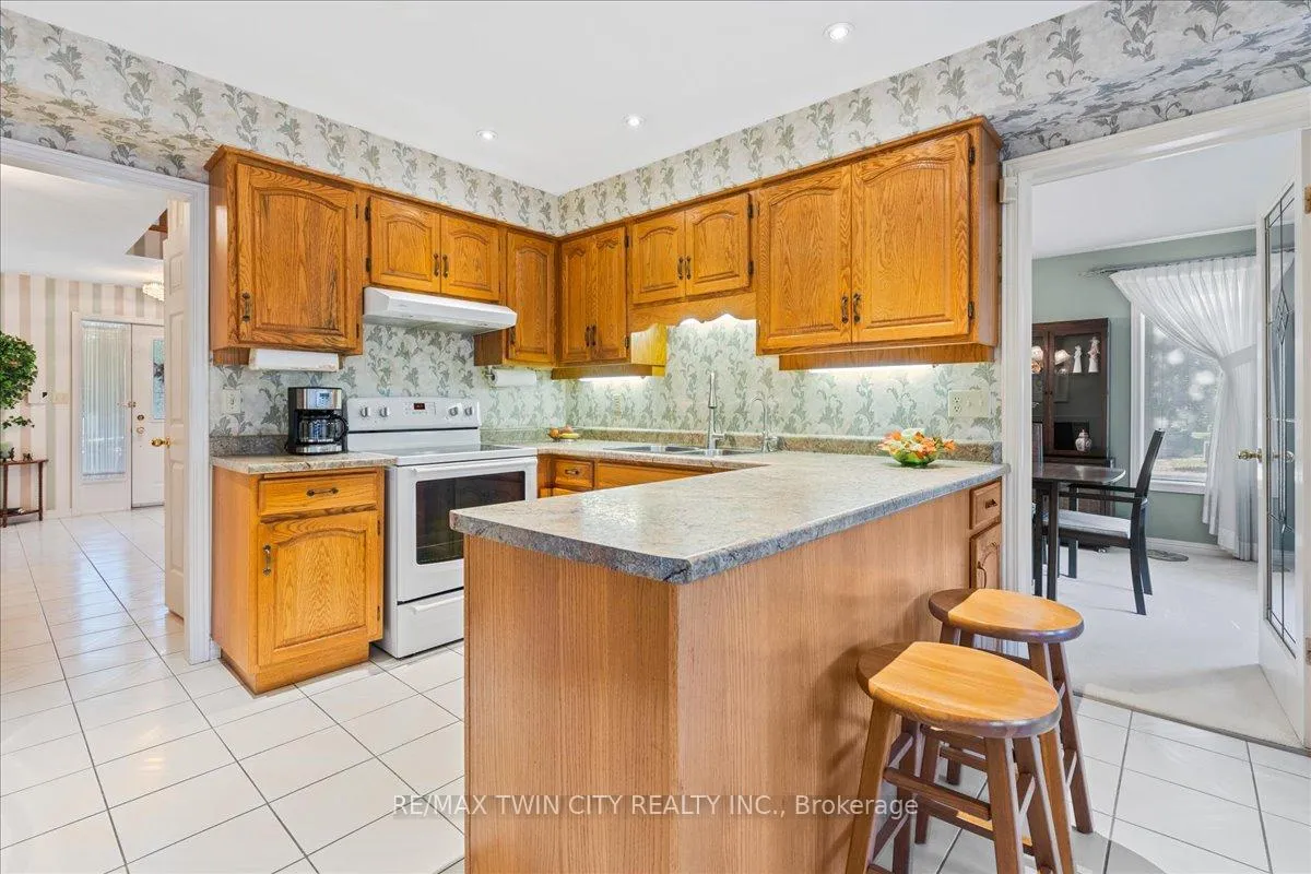 Photo 10 of 599 Stonebury Crescent, Waterloo — HOMEH