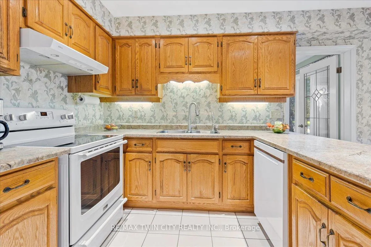 Photo 11 of 599 Stonebury Crescent, Waterloo — HOMEH
