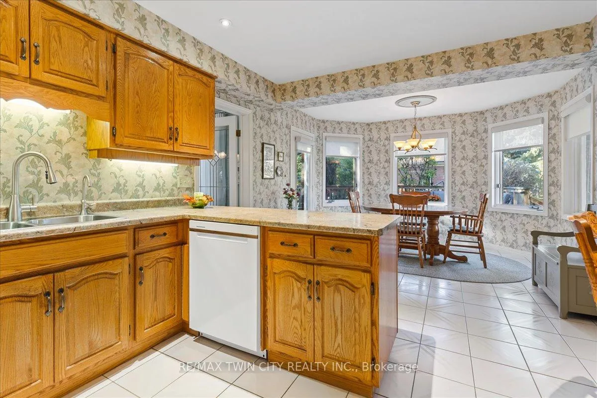 Photo 12 of 599 Stonebury Crescent, Waterloo — HOMEH