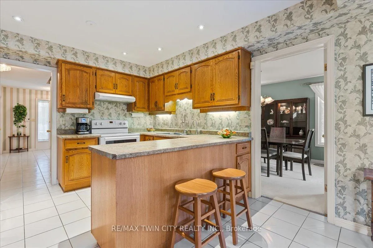 Photo 15 of 599 Stonebury Crescent, Waterloo — HOMEH