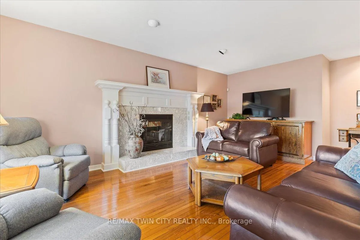Photo 17 of 599 Stonebury Crescent, Waterloo — HOMEH