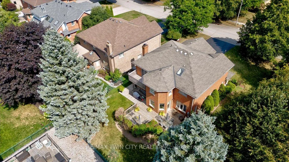 Photo 37 of 599 Stonebury Crescent, Waterloo — HOMEH