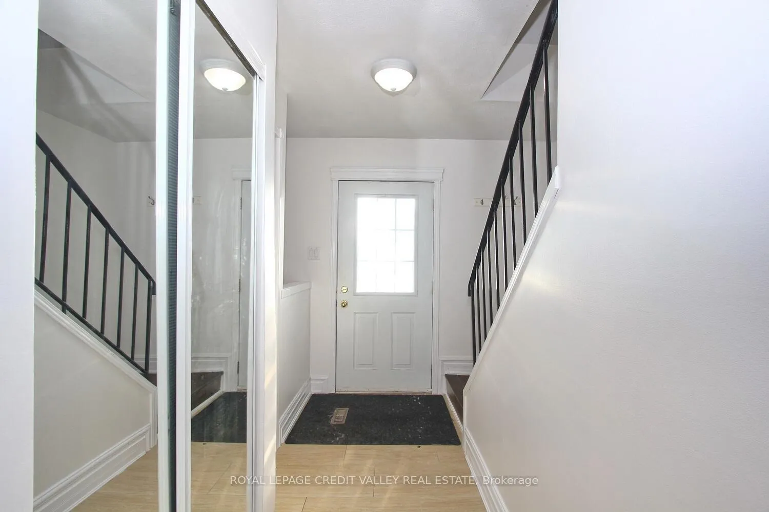 Photo 5 of Unit 36, 45 Hansen Road, Brampton, Queen Street Corridor — HOMEH