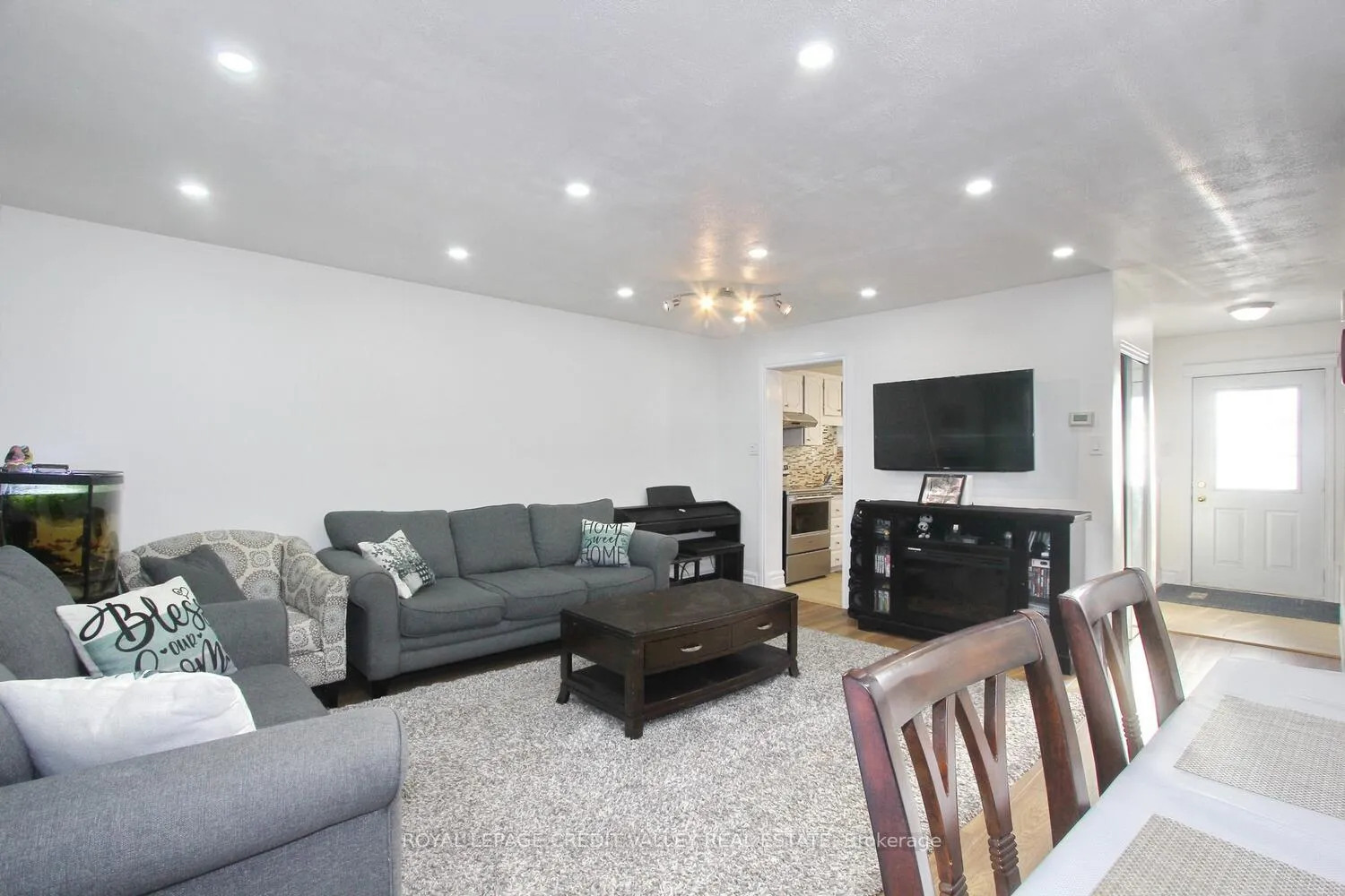 Photo 15 of Unit 36, 45 Hansen Road, Brampton, Queen Street Corridor — HOMEH