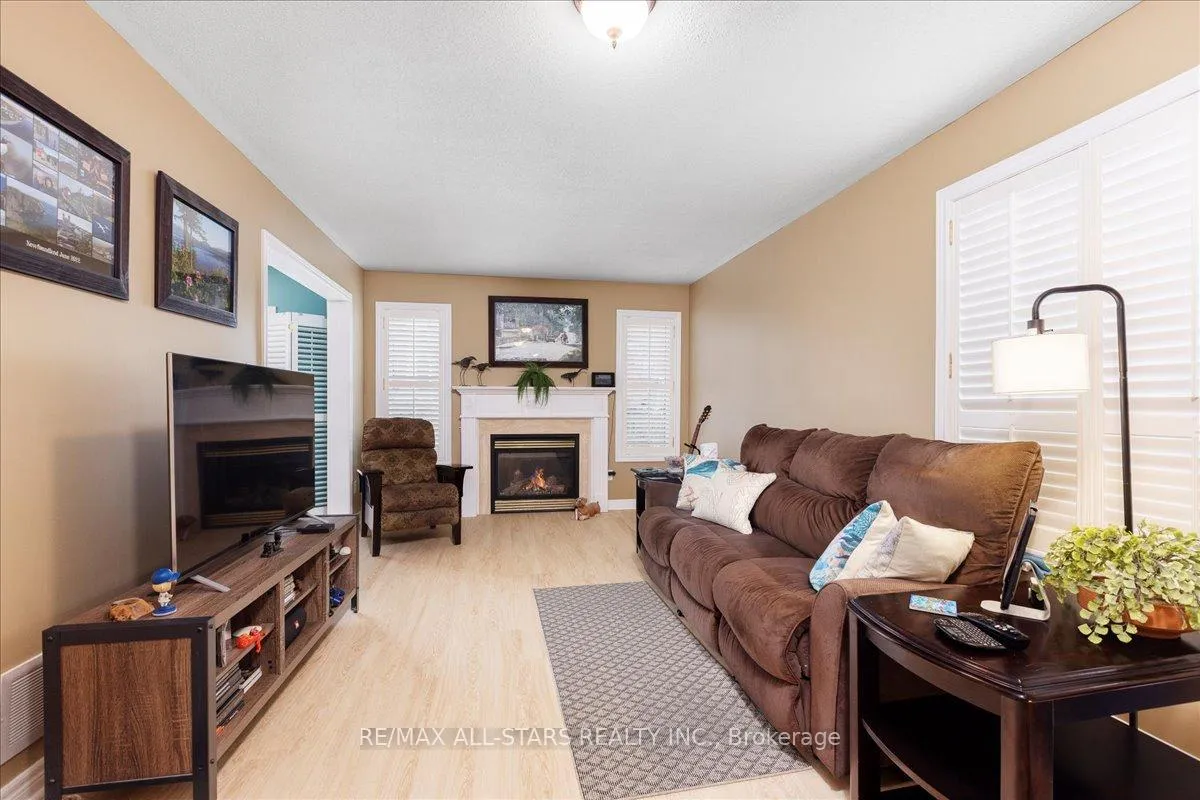 Photo 12 of 56 Ian Drive, Georgina, Keswick South — HOMEH