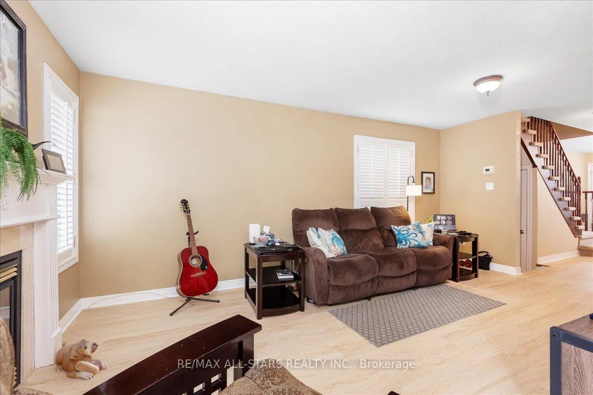 Photo 13 of 56 Ian Drive, Georgina, Keswick South — HOMEH
