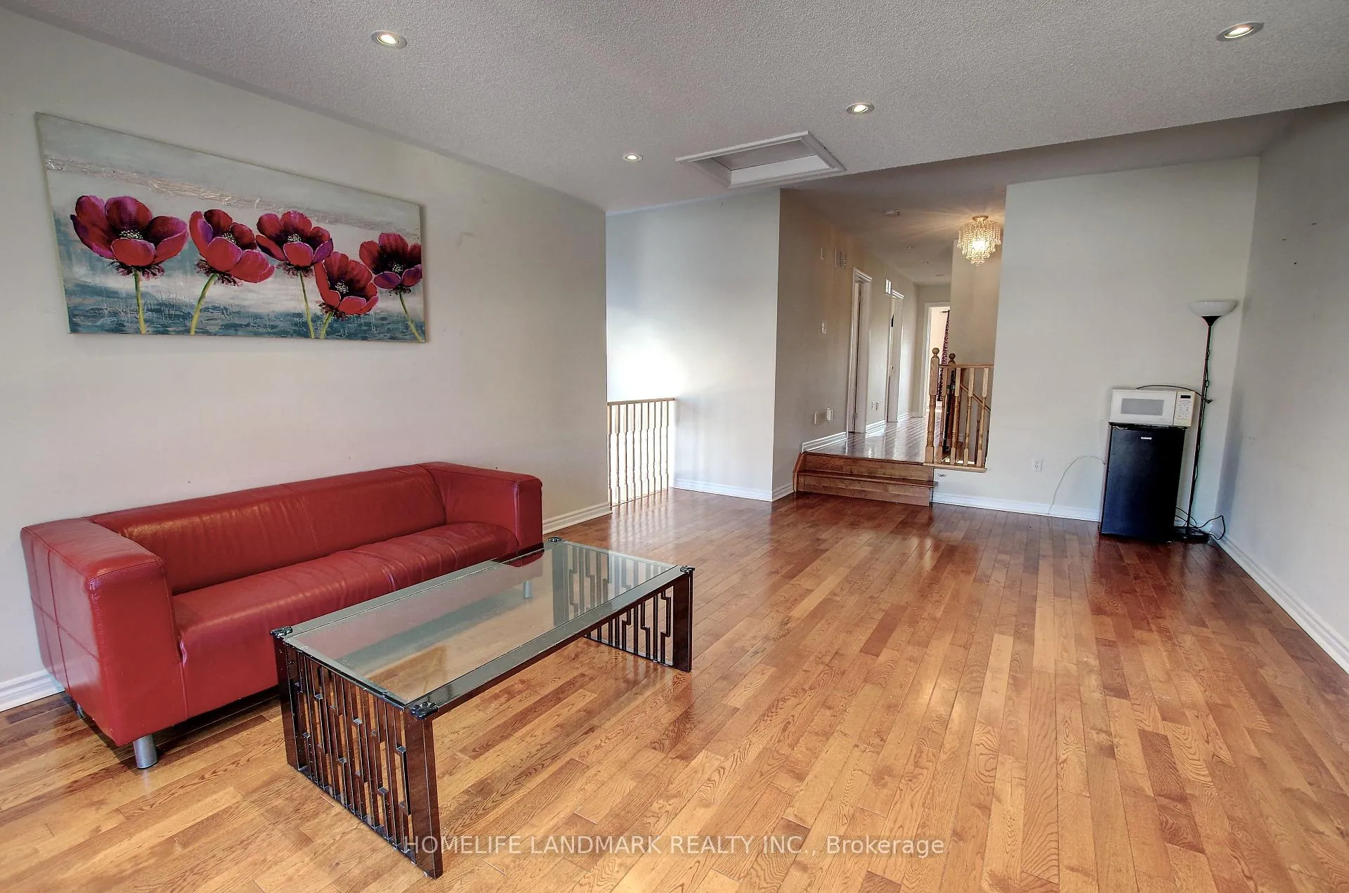 Photo 4 of 10 Whistler Court, Markham, Milliken Mills West — HOMEH