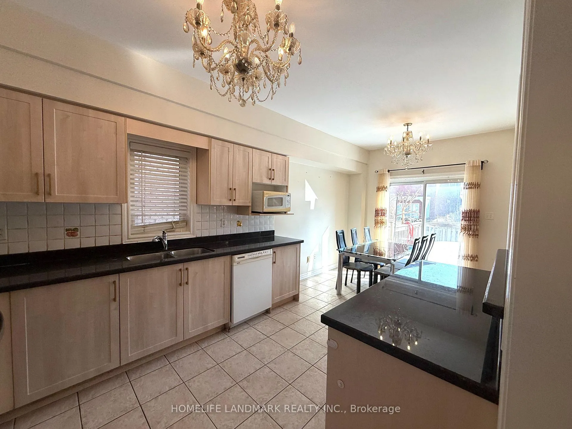 Photo 5 of 10 Whistler Court, Markham, Milliken Mills West — HOMEH