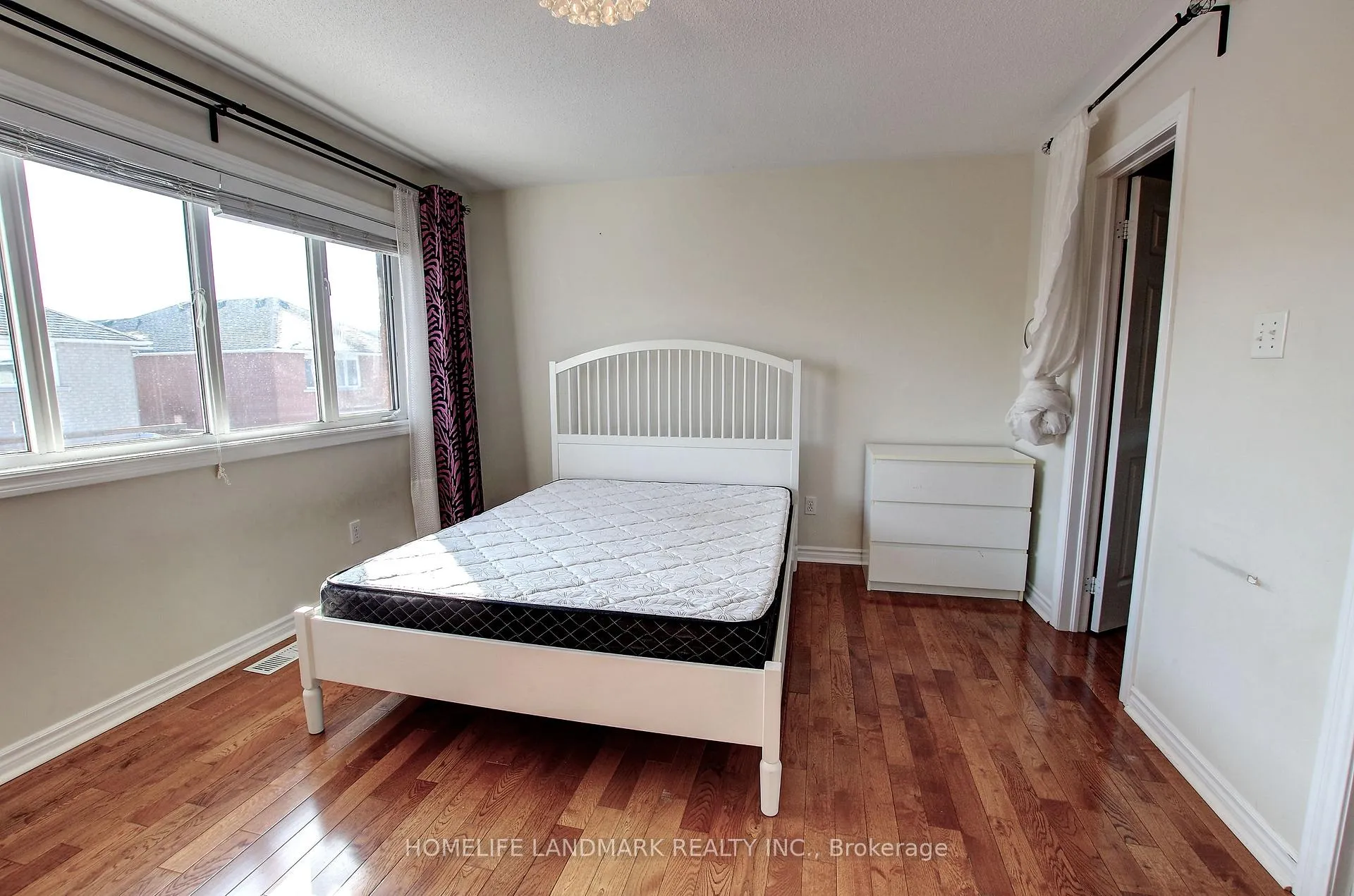 Photo 8 of 10 Whistler Court, Markham, Milliken Mills West — HOMEH