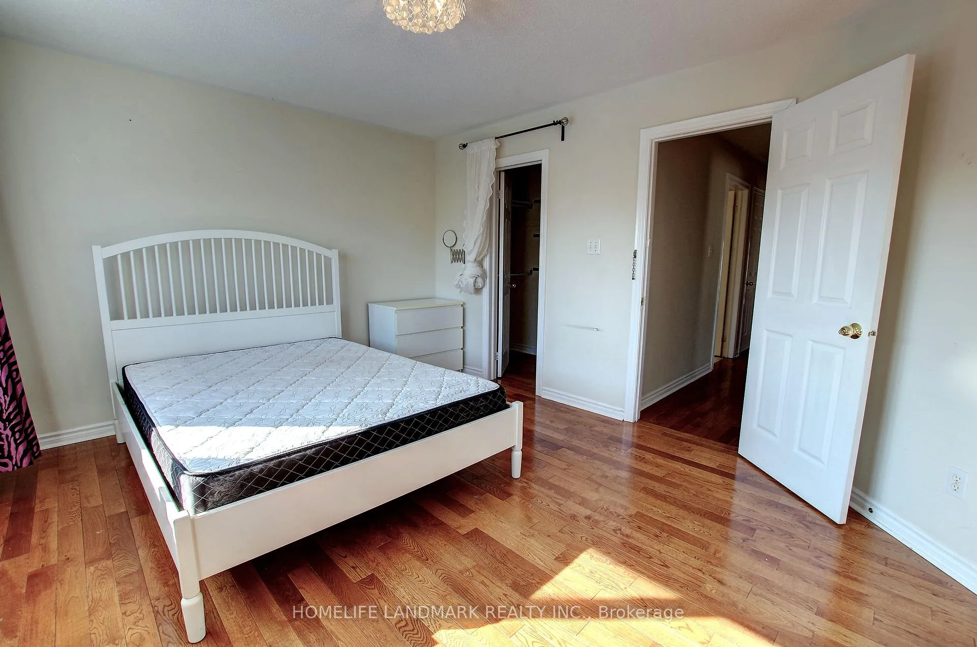 Photo 9 of 10 Whistler Court, Markham, Milliken Mills West — HOMEH