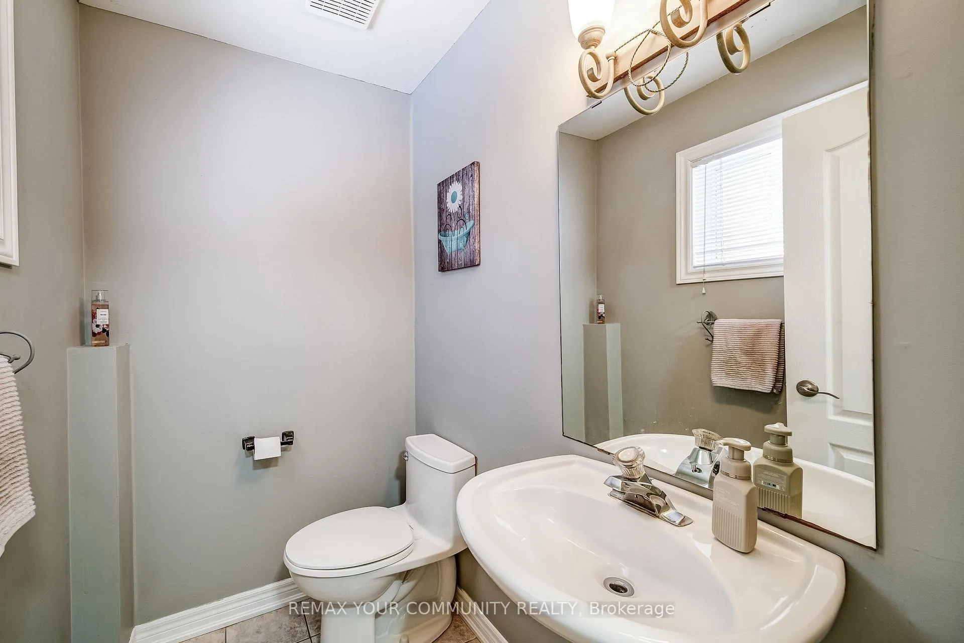 Photo 3 of 93 Amberview Drive, Georgina, Keswick South — HOMEH