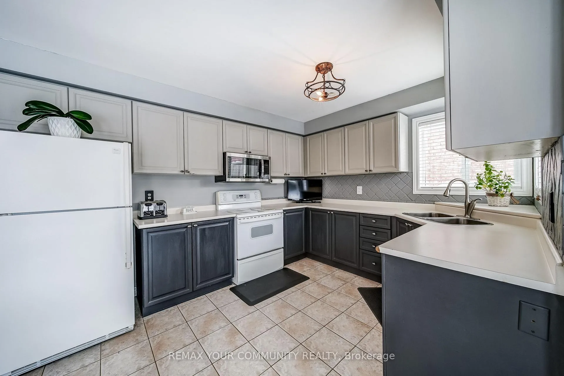 Photo 14 of 93 Amberview Drive, Georgina, Keswick South — HOMEH