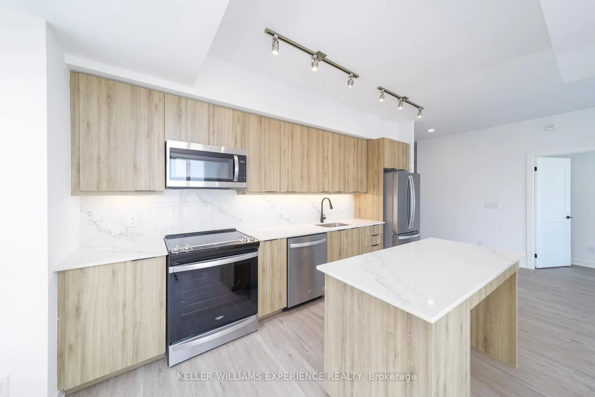 Photo 3 of Unit 206, 56 Lakeside Terrace, Barrie, Little Lake — HOMEH