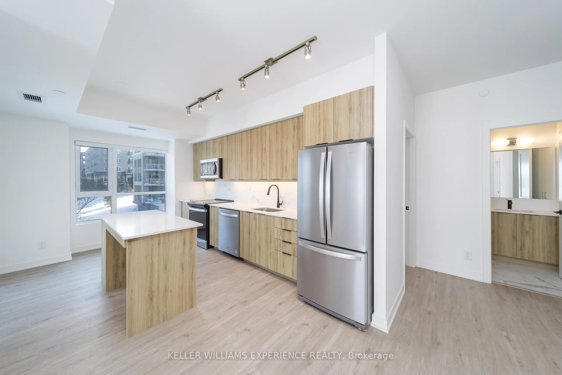 Photo 4 of Unit 206, 56 Lakeside Terrace, Barrie, Little Lake — HOMEH