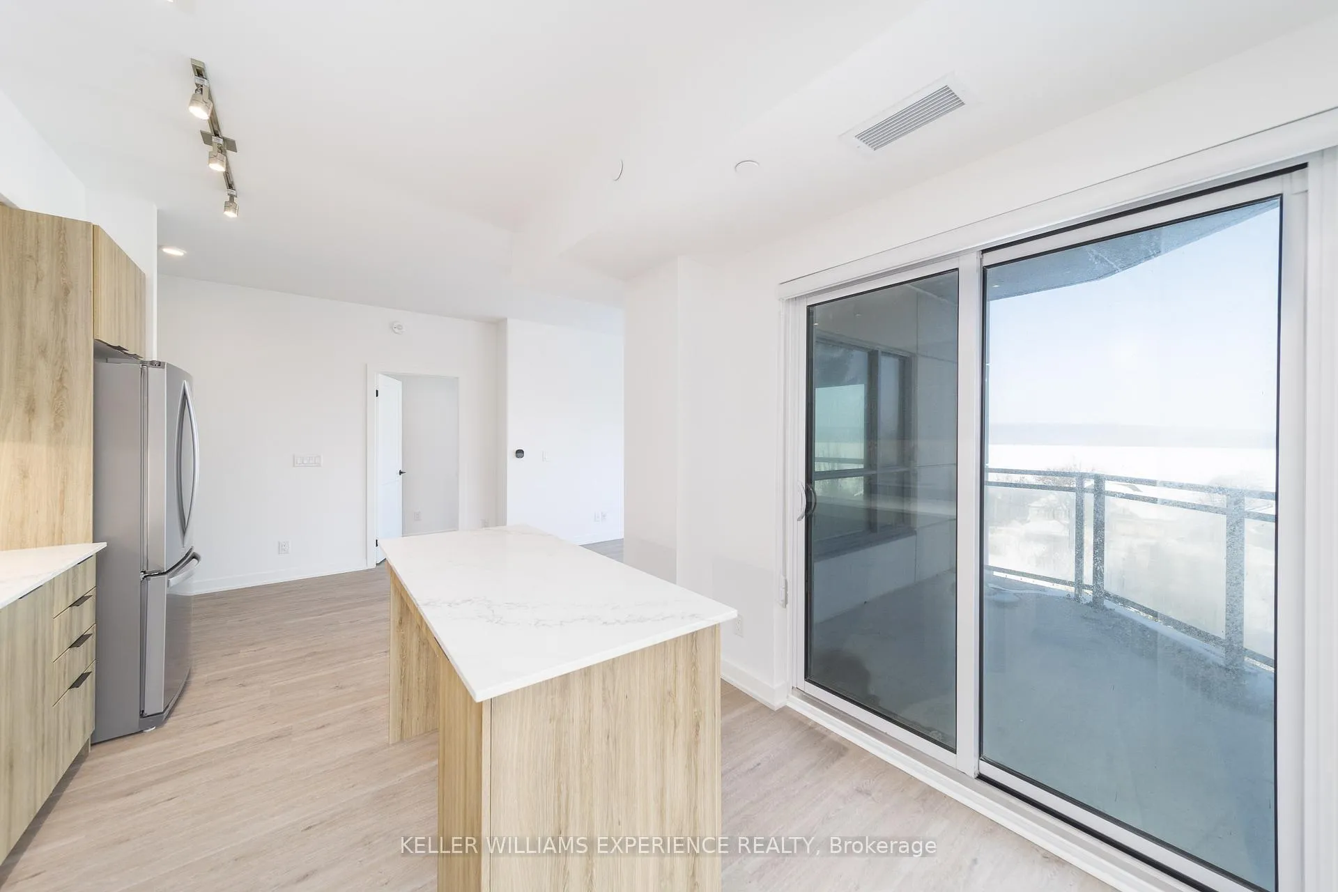 Photo 5 of Unit 206, 56 Lakeside Terrace, Barrie, Little Lake — HOMEH