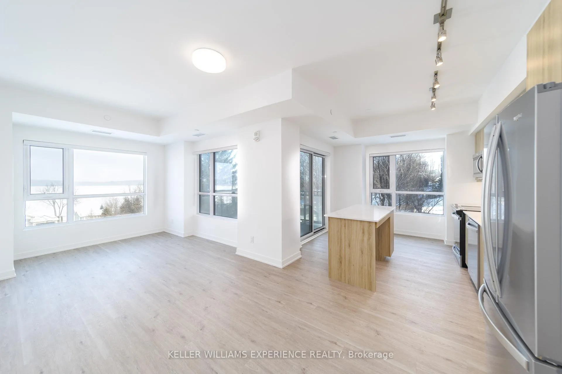 Photo 6 of Unit 206, 56 Lakeside Terrace, Barrie, Little Lake — HOMEH