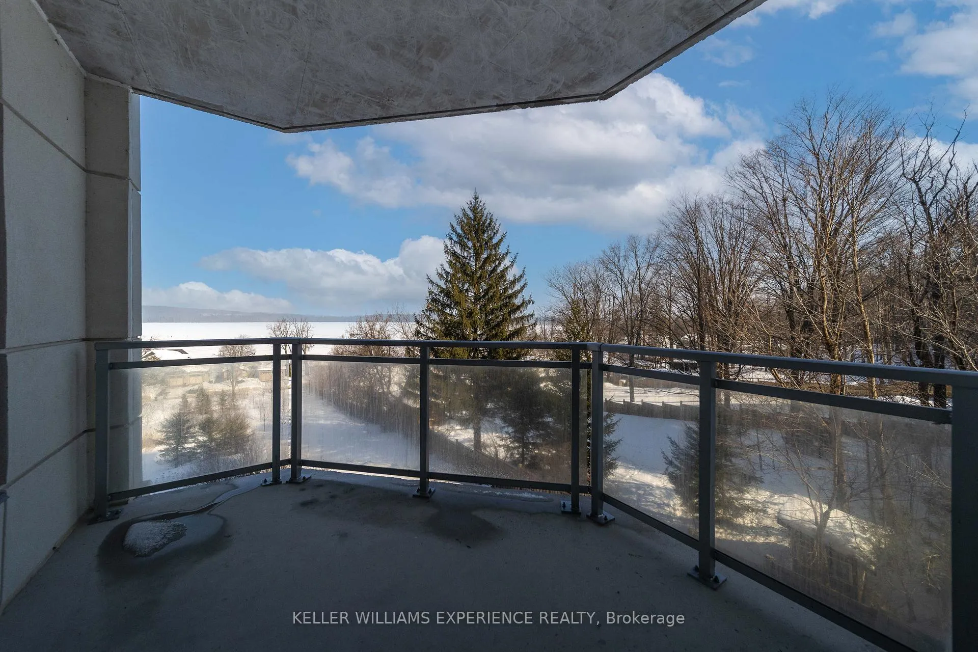 Photo 7 of Unit 206, 56 Lakeside Terrace, Barrie, Little Lake — HOMEH