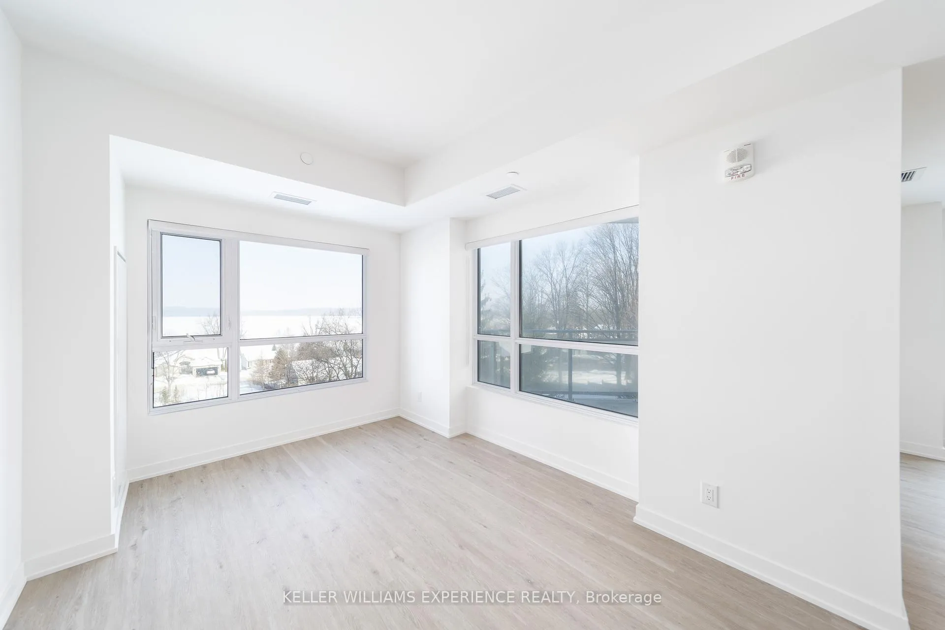 Photo 10 of Unit 206, 56 Lakeside Terrace, Barrie, Little Lake — HOMEH