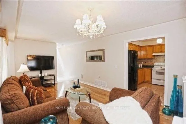 Photo 4 of Unit Upper, 26 Slessor Lane, Brampton, Bram East — HOMEH