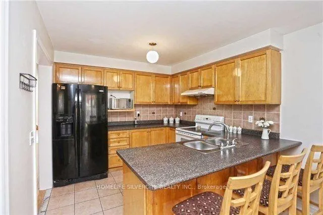 Photo 6 of Unit Upper, 26 Slessor Lane, Brampton, Bram East — HOMEH
