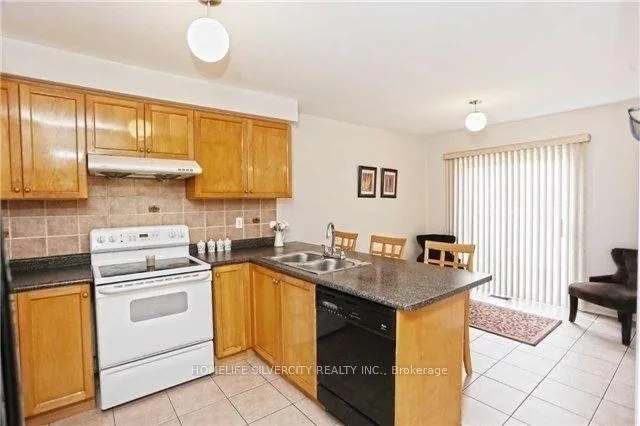Photo 7 of Unit Upper, 26 Slessor Lane, Brampton, Bram East — HOMEH