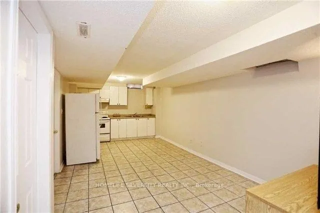 Photo 14 of Unit Upper, 26 Slessor Lane, Brampton, Bram East — HOMEH